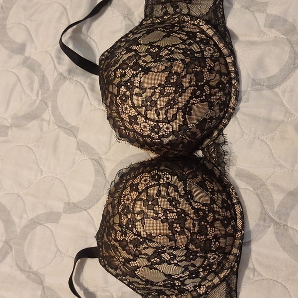 Victora's Secret Bra - Picture 2 of 6